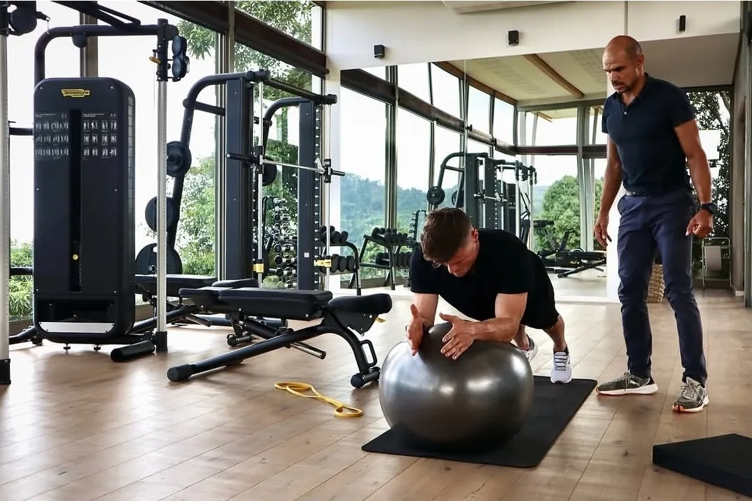 An adult training with a Movewell coach in the gym